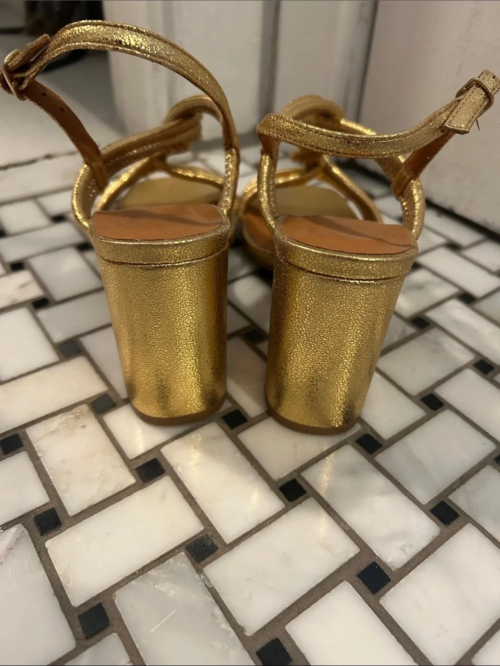 Sezane elegant gold